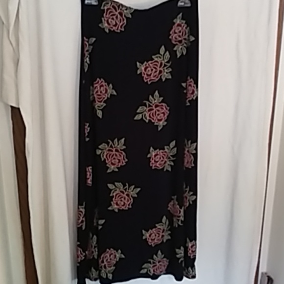 EZ Town black floral maxi L - Picture 2 of 7